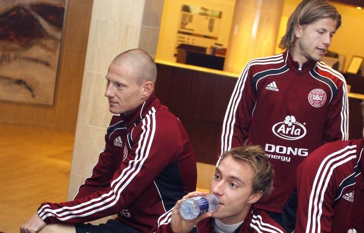 holdkammerater. Med sin scoring mod FC Twente hjalp Niki Zimling (tv) Christian Eriksen og Ajax tættere på toppen. 