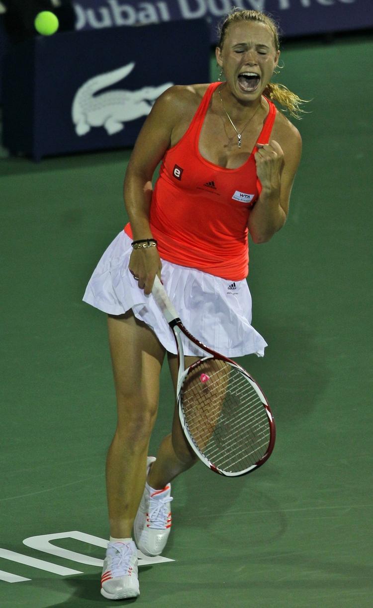 matchbolden. Da Svetlana Kusnetsovas returnering sejlede ud over baglinien, var Caroline Wozniacki vinder af finalen i Dubai. 