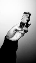Mobile rettigheder. I Sverige hører en mobiltelefon ind under kategorien langvarige forbrugsgoder, der alle har en lovsikret reklamationsret på fem år. I Danmark er reklamationsretten to år. 