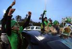 Støtte. Tilhængere af Libyens leder, Muammar Gaddafi, på gaderne i hovedstaden Tripoli. 