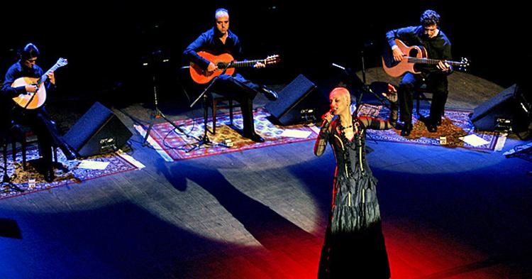 Mariza - fadosangerinde_web_Armando Franca_AP