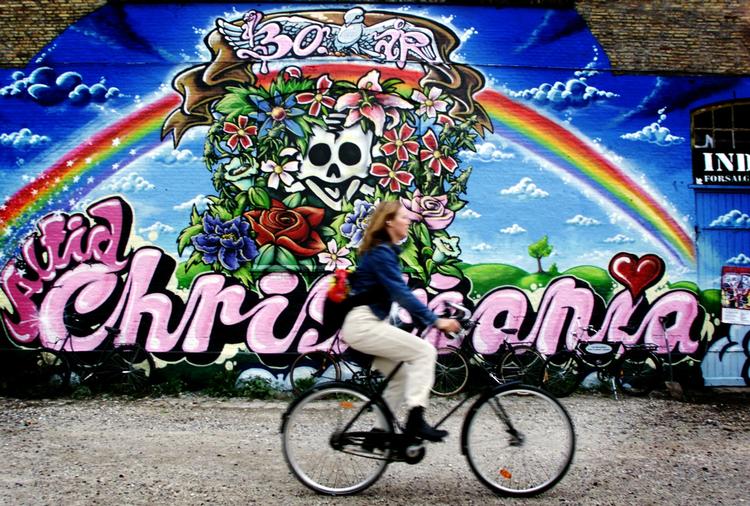 Forsvar. »Selvfølgelig er Christiania i bund og grund stadig ulovligt. Et brud med utallige af samfundets regler og normer. Problemet er bare, at dette brud også er et gennembrud«, lyder det fra reklamebureauet Mensch. 