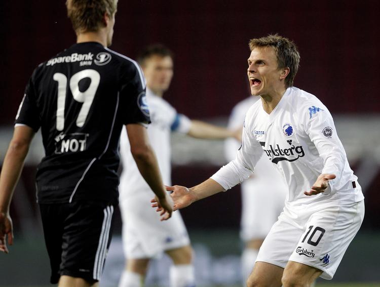 engageret. Jesper Grønkjær brokker sig til dommeren under FCK's træningskamp mod Rosenborg, som københavnerne vandt med 5-0. 