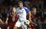 rygoperation. FCK's Sölvi Ottesen ses her i kampen mod Rubin Kazan. Men Chelsea-kampene er han langt fra. 