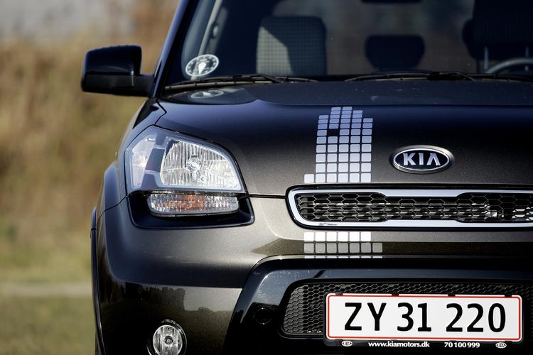 Prisfald. Allerede fra denne sommer bliver koreanske, bl.a. denne Kia Soul. en anelse billigere. En EU-told på 10 procent skal fjernes over en årrække. 