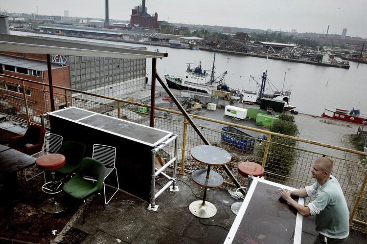 A-Huset på Islands Brygge var stedet at hænge ud i 2003 og et par år frem. 