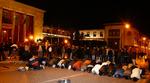 Bedepause. En gruppe unge demonstranter tager en bedepause under en sit-in demonstration foran Marokkos parlamentsbygning i  hovedstaden Rabat. 