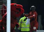 afkast. Jonathan Tehoue sikrede Leyton Orient 1-1 mod Arsenal - og en tur til USA. Om klubbens maskot, Theo, også skal med, melder historien ikke noget om 