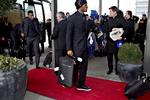 FODBOLDBRAG. Politiet frygter ikke uro under kampen mellem FCK og Chelsea. Her ankommer det britiske hold og angriberen Didier Drogba til deres hotel i København. 