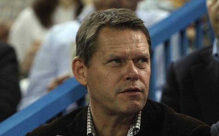 kandidat? Frank Arnesen er ledig på markedet 1. juli 2011. Men DBU skal handle hurtigt, vurderer Politikens fodboldredaktør. 