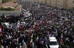 Oprør. Flere tusinder begynder at samles på Perlepladsen i Manama, der har været samlingssted for demonstranterne i løbet af de to ugers opstand mod styret i Bahrain. 