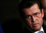 Kopi.  Tysklands forsvarsminister, Karl-Theodor zu Guttenberg, har skabt en mindre skandale, efter det er kommet frem, at han har kopieret andres sætninger ind i sin doktordisputats. 