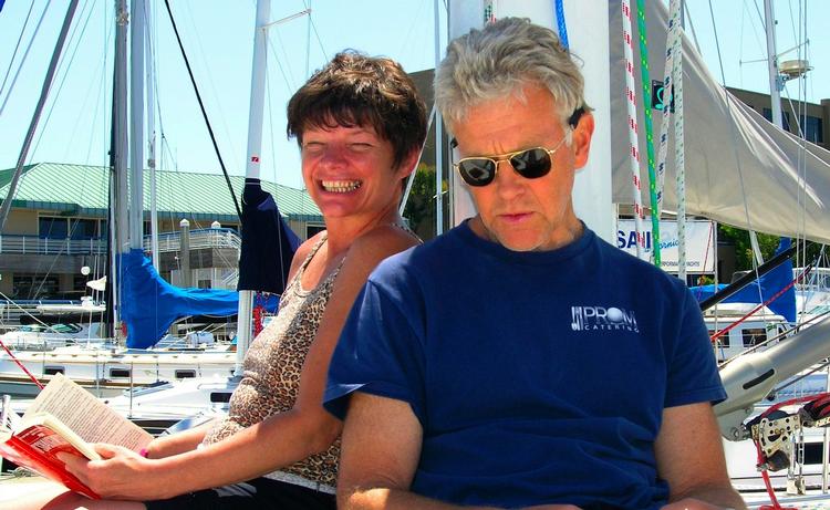 DRÆBT. Pirater dræber to ægtepar, blandt andet Phyllis Mackay og Robert A. Riggle, der rejste jorden rundt for at dele bibler ud. 