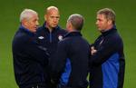 skifte. Ally McCoist (th) overtager jobbet som cheftræner for Glasgow Rangers efter Walter Smith (tv). 