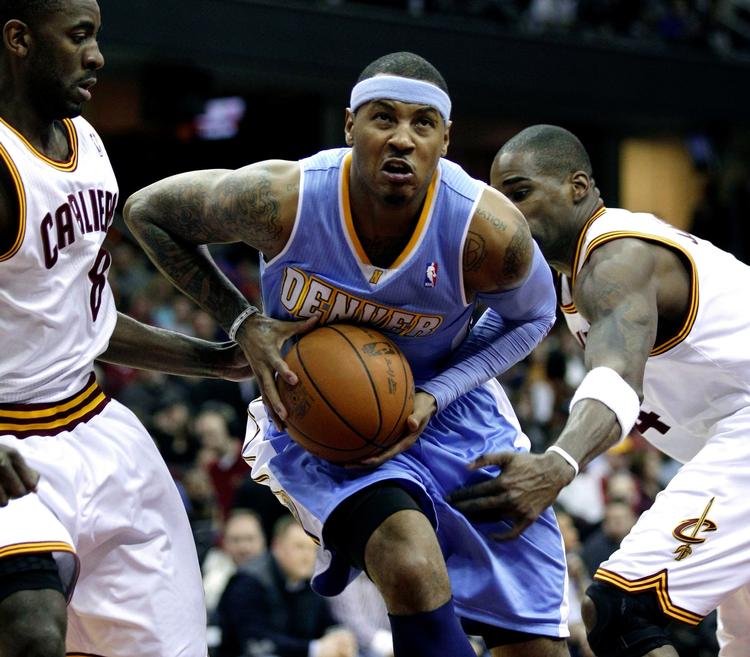 byttehandel. Carmelo Anthony har nu endelig fået sin vilje om et klubskifte. Men der måtte en gigantisk rokade til, før stjernen rykkede til New York Knicks. 