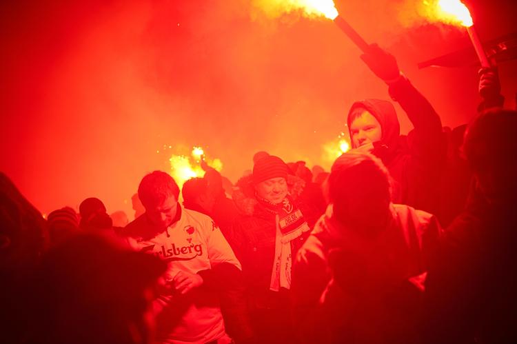 rødt. Spillerne fra FCK blev modtaget i romerlysenes skær. 