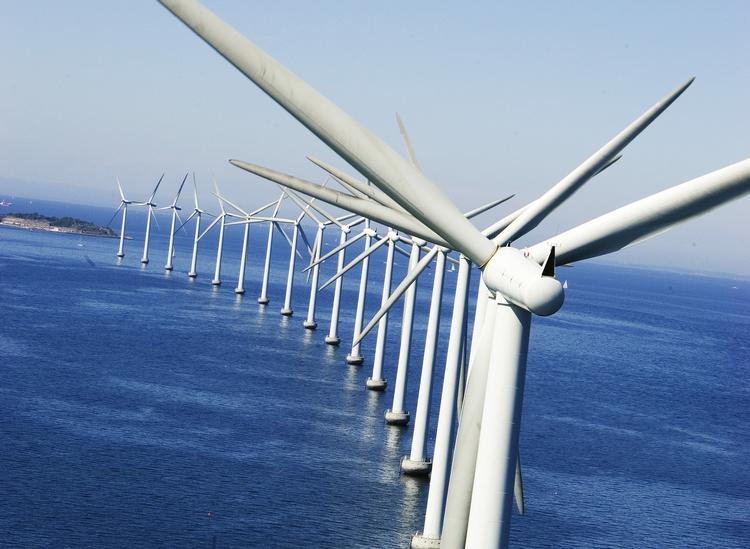 Energisk. Danmark har allerede parker med kystmøller. Blandt andet ved Middelgrunden ud for København. 