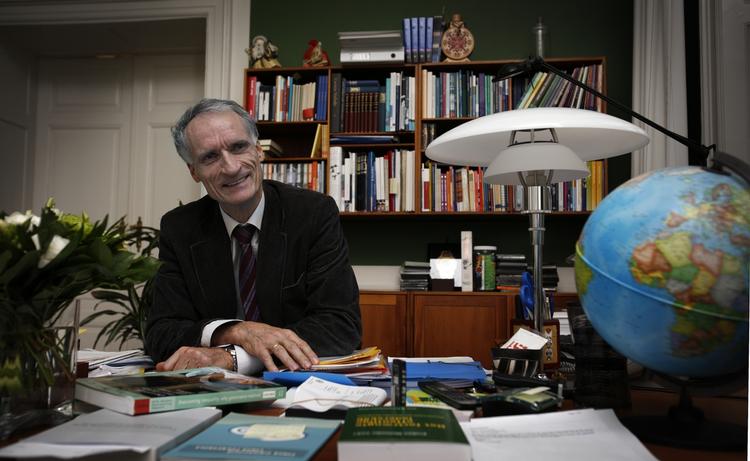 Kritik. At være minister forudsætter, at man orker medierne. 