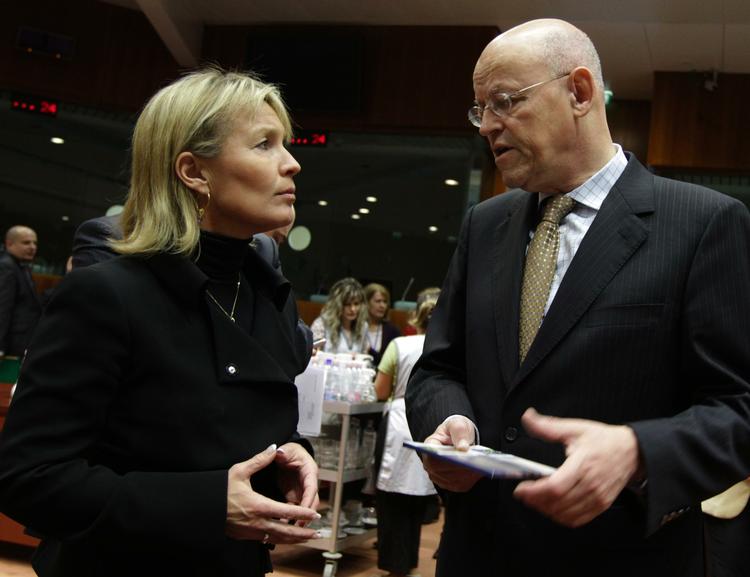 Sanktioner. Lene Espersen diskuterede i går situationen i Afrika og Mellemøsten med sine udenrigsministerkollger, blandt andre den hollandske udenrigsminister, Uri Rosenthal. 