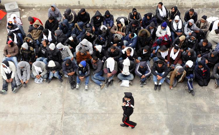 Flygtninge. Foreløbig er 5.000-6.000 flygtninge kommet til den syditalienske ø Lampedusa. 