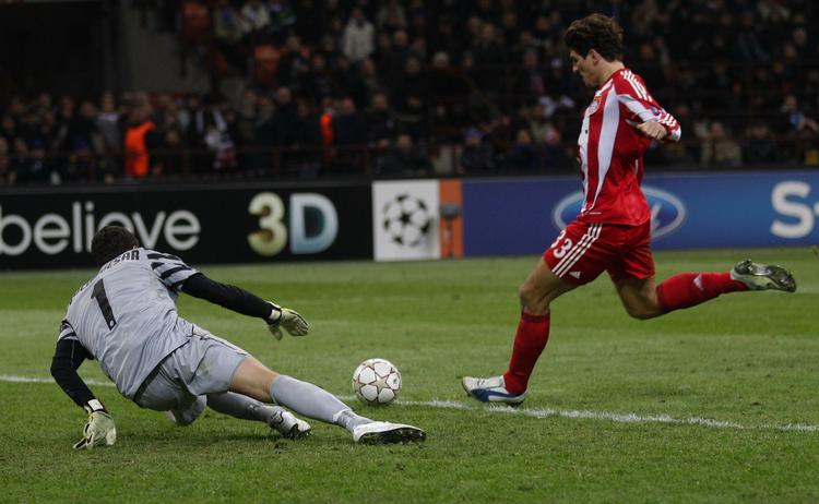 Øjeblikket. Mario Gomez passerede Julio Cesar i Inter-målet i kampens sidste minut. 