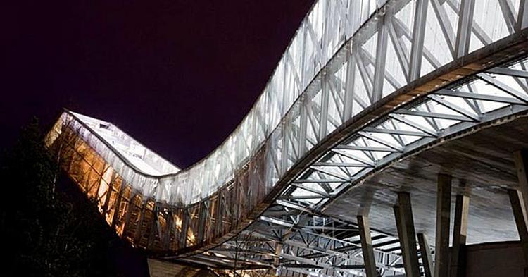 SKIHOP. Holmenkollen i Oslo er Norges mest kendte vartegn. Den nye udgave er tegnet af det dansk/belgiske arkitektbureau JDS Architects. 