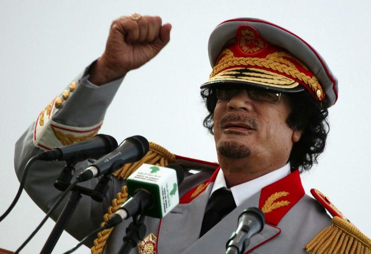 Magtmand. Moammar Gaddafi var parat med reformer, da han talte for sit liv og sin magt på libysk fjernsyn. 