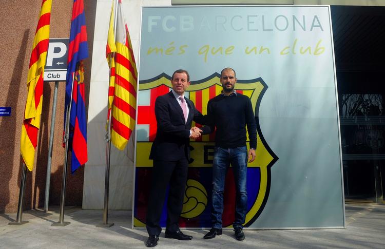 Tillykke. Pep Guardiola underskrev i går en ny etårig kontrakt med Barcelona. Han og præsident Sandro Rosell snakkede måske også om salget af det 16-årige talent. 