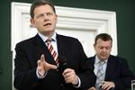 Niks. Private skal ikke kunne få magtbeføjelser, som Venstre foreslår i dag. Den slags skal staten fortsat have monopol på, siger Barfoed. 