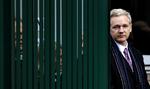 Ulastelig? Julian Assange Fnyser af dagens dom. Afgørelsen i udleveringssagen giver de svenske myndigheder mulighed for at efterprøve sex-anklager mod hans person. Assange er fortfarende på fri fod mod kaution. 