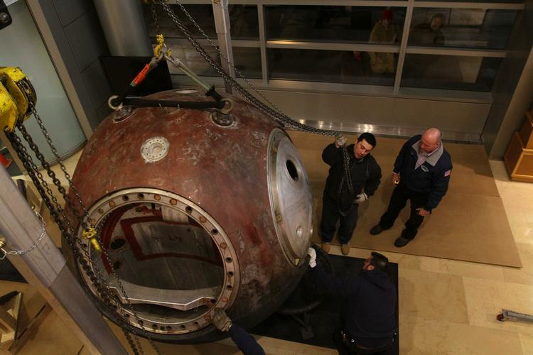 Salgsobjekt. Auktionshuset Sotheby's i New York skal sælge den kugleformede Vostok 3KA-2-kapsel. 