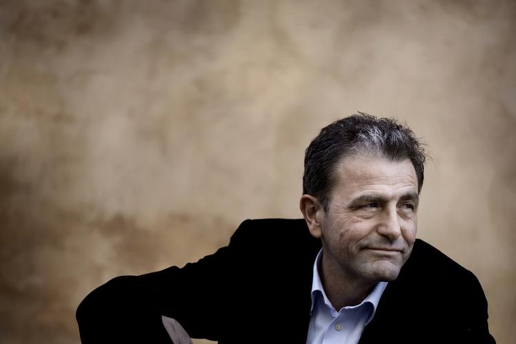 Kritik. Problemet er den tilbagevendende personlige tilsvining i Bukdahls skriverier, siger forfatteren Jens Christian Grøndahl. 