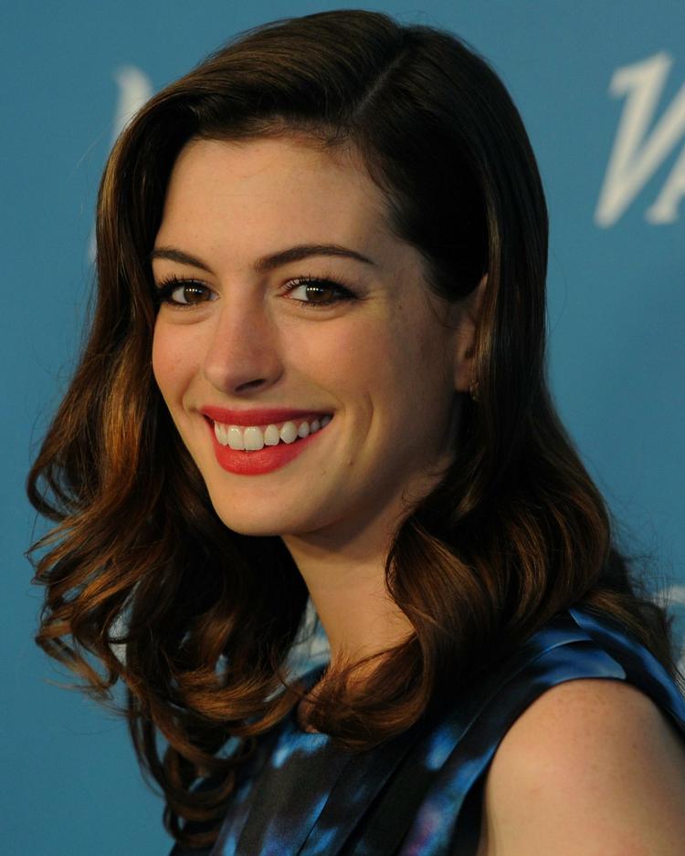 Overraskelsen. Anne Hathaway begyndte at blive kendt i søde prinsesseroller. Men så spillede hun hustru i 'Brokeback Mountain'. Og så begyndte også de seriøse, kræsne anmeldere at skæve til hende. 