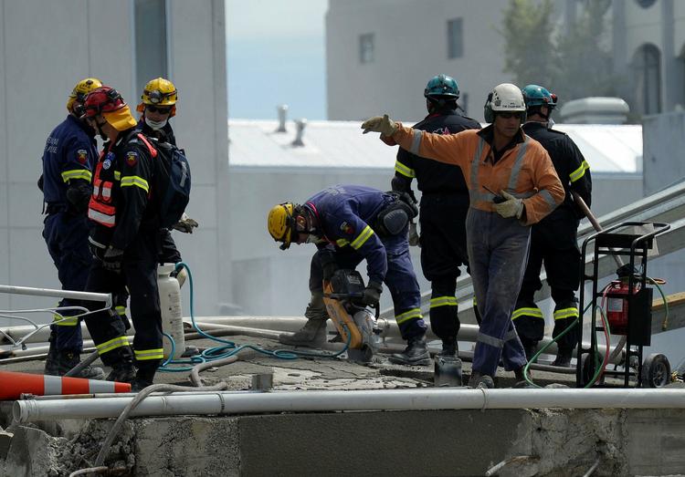 Eftersøgning. Foreløbig meldes der om 113 dræbte efter jordskælvet i Christchurch, men heldigvis er der ingen danskere iblandt. 