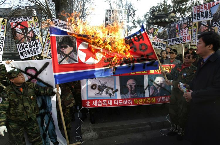 PROTEST. Sydkoreanske Vietnam-veteraner demonstrerede i går mod Nordkoreas diktator Kim Jong-il 