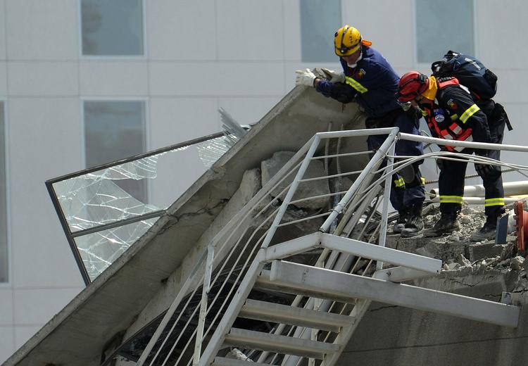 SKÆLV. Ruinerne af TV-bygning i Christchurch kan rumme over 100 dødsofre. 
