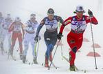 glidende. Marit Bjørgen havde travlt med at sende roserne videre efter nordmandens anden guldmedalje ved VM i Norge. 