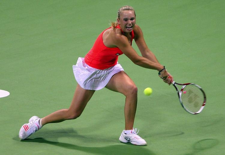 finale. Caroline Wozniacki var for en gangs skyld oppe mod overmagten, da russiske Vera Svonareva slog danskeren med klog og flot komponeret tennis. 