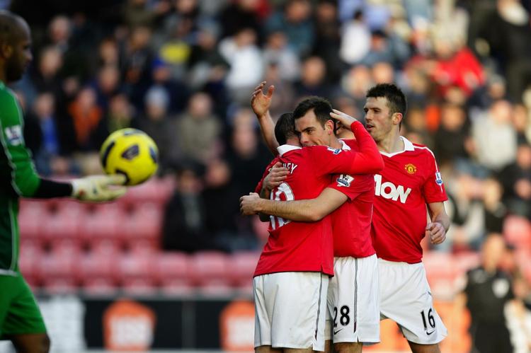 4-0. Wayne Rooney fejrer sin scoring mod Wigan sammen med holdkammeraterne. 