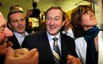 Valgsejr. Fine Gaels leder Enda Kenny skal formentlig danne en nye regering i Irland. 