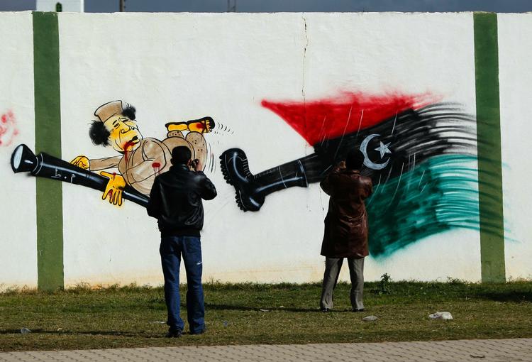 FLUGT. Kun syv danskere er tilbage i Libyen. Tre af dem er søskende, der for to år siden blev bortført til landet. 