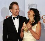 Susanne Bier. Den danske instruktør ses her med Golden Globetrofæet sammen med Ulrich Thomsen. I nat åbenbares det, om hun også får brug for en Oscar-takketale. 