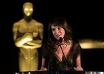 Prisshow. Ved et pressemøde i USA tidligere i år talte Susanne Bier foran en forvokset udgave af den eftertragede Oscar-statuette. Spørgsmålet er, om hun får en af dem med hjem. 