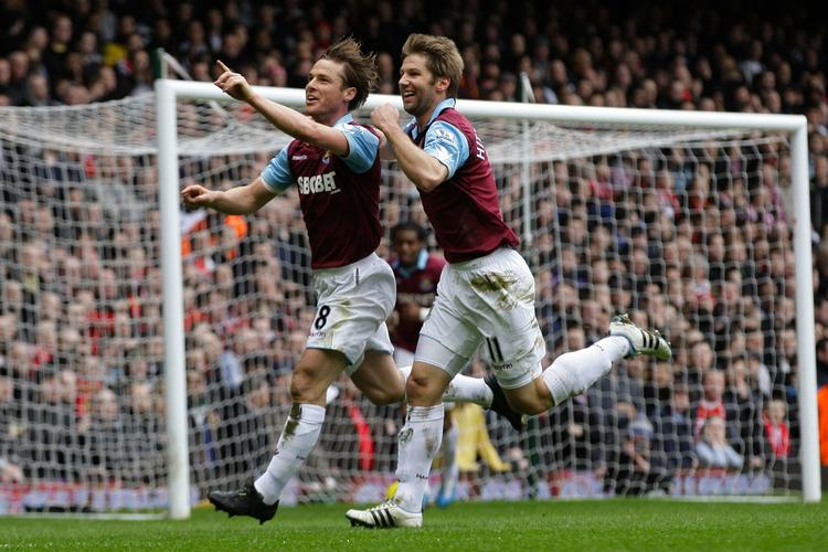 1-0. Med en tåhyler sparkede Scott Parker West Ham foran mod Liverpool, der var uden sine to danskere. 