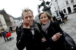 Priskonsekvens. 41-årige Allan Sørensen og 43-årige Ulla-Britt Luttinen er uenige om, hvorvidt prisstigninger på cigaretter er en god idé. Men de er enige om, at det ville få dem til at ryge mindre eller stoppe helt. 