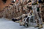 Hædret. Fredag gik hjemvendte veteraner fra Afghanistan velkomstparade gennem København. Maurice, der  trådte på en mine under sin udsendelse, fik en medalje ved dagens ceremoni. 