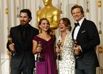 Talefilm. 'The King's Speech' vandt de mest prestigefyldte priser ved Hollywoods største prisfest. Colin Firth (th) vandt for bedste mandlige hovedrolle. Christian Bale tog prisen for bedste mandlige birolle, mens Natalie Portman og Melissa Leo tog priserne på den kvindelige side. 