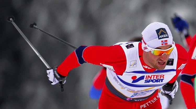 guld. Peter Northug stak af fra resten af feltet, da verdens bedste langrendsløbere afgjorde 30 kilometer søndag. 