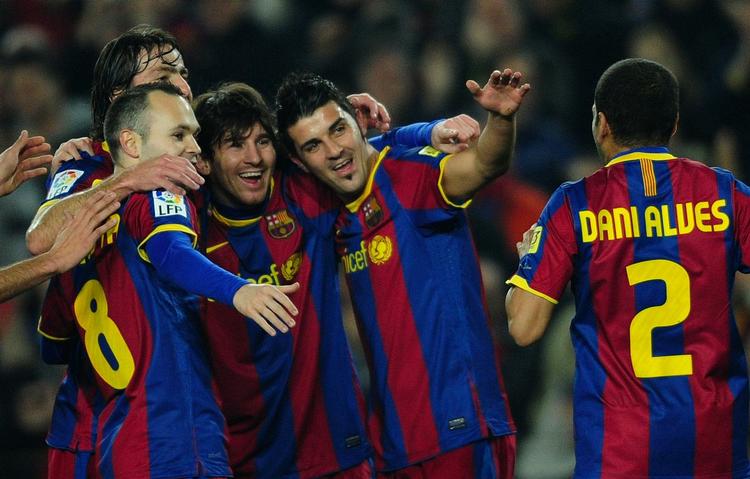 talentarbejde. FC Barcelona har været dygtig til at benytte spillere fra eget ungdomsakademi og supplere med få stjerner købt ind til at støtte klubbens fodboldfilosofi. 