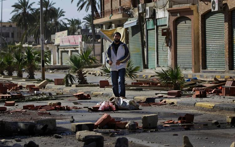 Tripoli. Borgerne holder sig indendørs i Libyens hovedstad, hvor mange forretninger er lukkede. 